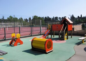 Children’s area - Holiday Apartment 'Studio Meublé' with Shared Pool (Fréjus)