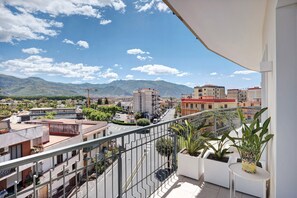 Property grounds - Room 'Camera Deluxe Fuoco' with Mountain View, Wi-Fi and Air Conditioning (Pompei)