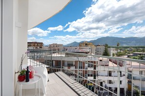 Property grounds - Room 'Camera Deluxe Fuoco' with Mountain View, Wi-Fi and Air Conditioning (Pompei)