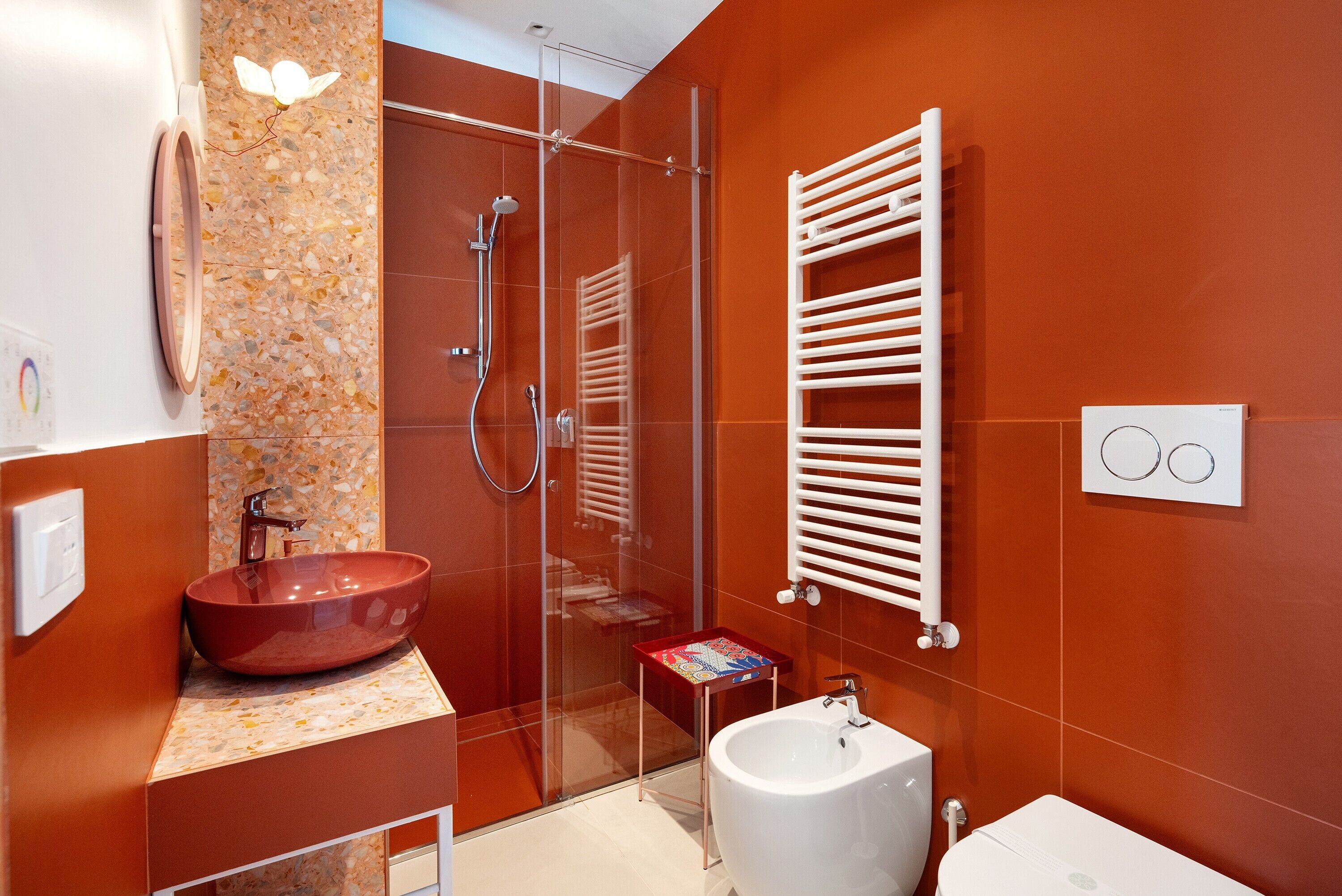 シャワー、ヘアドライヤー、タオル