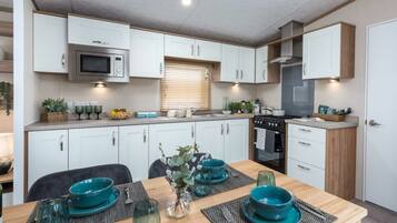 Cookware/dishes/utensils