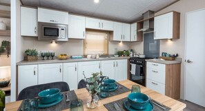 Batterie de cuisine, vaisselle et ustensiles