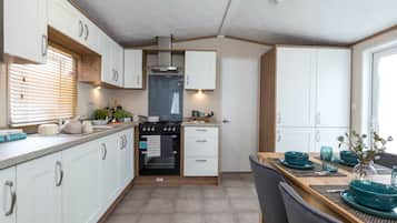 Batterie de cuisine, vaisselle et ustensiles