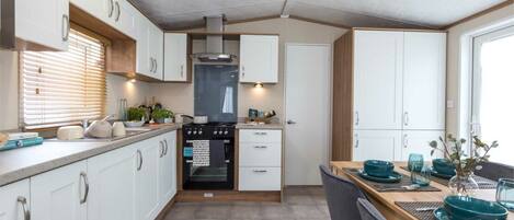 Batterie de cuisine, vaisselle et ustensiles