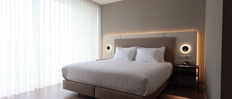 Double Room | In-room safe, desk, laptop workspace, soundproofing