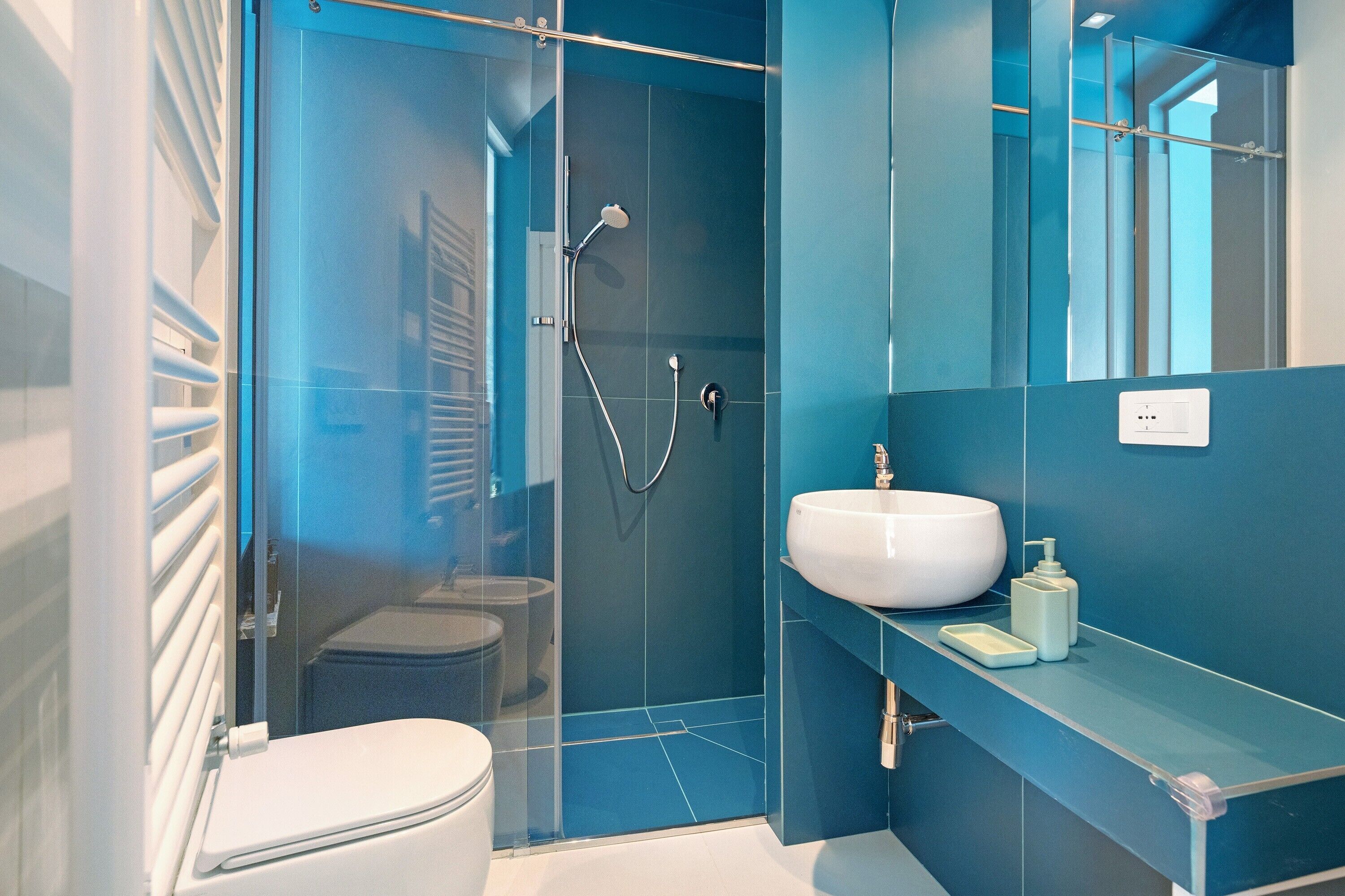 Ducha, secador de pelo, toallas