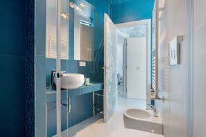 Dutxa, assecador de cabells i tovalloles 