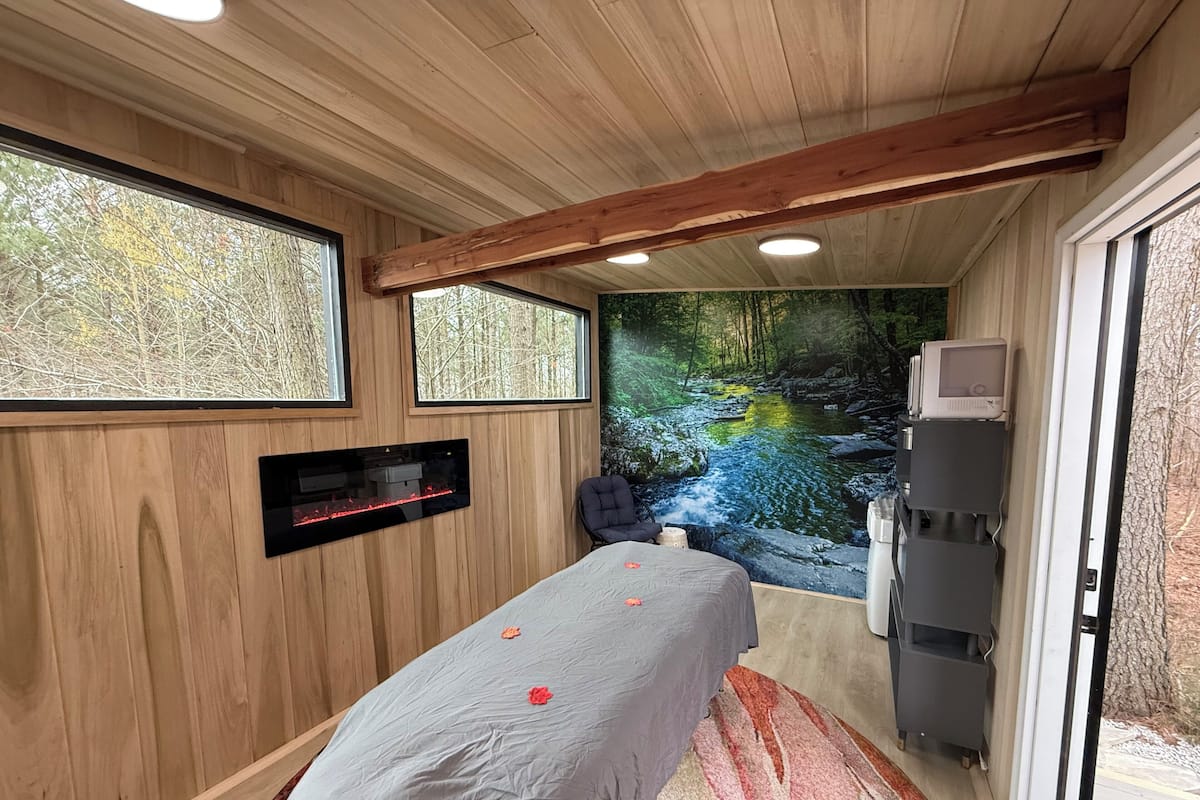 Cabin Grand | Truy cập Internet không dây miễn phí, bộ trải giường 