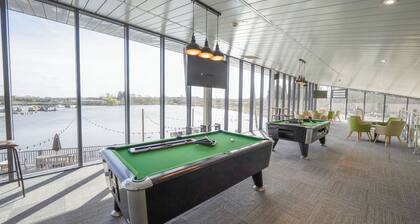 Skylight Stargazer - Billing Aquadrome