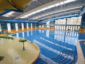 Feriehus | Pool | Indendørs pool, udendørs pool