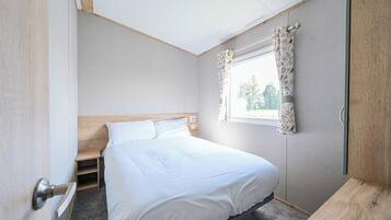 2 bedrooms, individually decorated, individually furnished, free WiFi