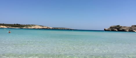 Una spiaggia nelle vicinanze