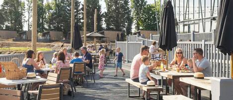 屋外ダイニングエリア