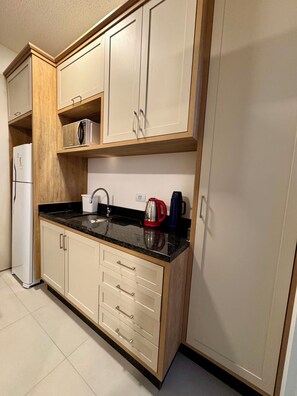 Fridge, microwave, stovetop, coffee/tea maker