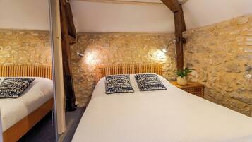 3 bedrooms, free WiFi, bed sheets