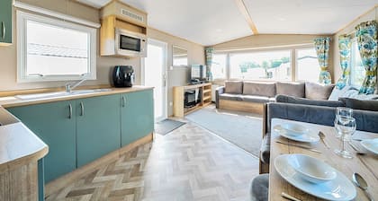 Brookside Bliss - Billing Aquadrome