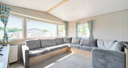 Brookside Bliss - Billing Aquadrome