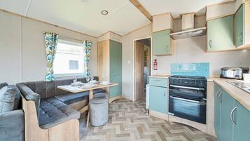 Cookware/dishes/utensils