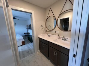 6 chambres, fer et planche à repasser, Wi-Fi gratuit