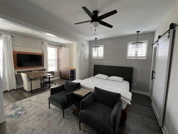 6 bedrooms, iron/ironing board, free WiFi