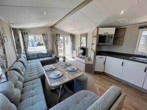 Cottage | Front of property - Mariner's Meadow - Hayling Island (Hayling Island)