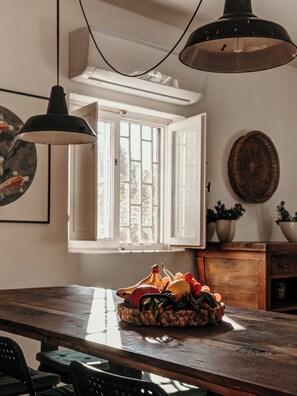 Dining - Charming Trullo surrounded  by Olive groves in Salento near Ostuni (Puglia)