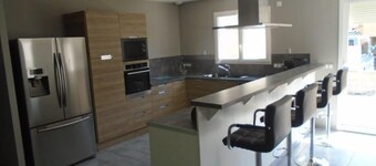 Spacious 4-bedroom house close to the cycle route, climbing area and shops