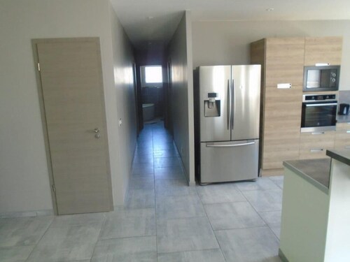 Spacious 4-bedroom house close to the cycle route, climbing area and shops