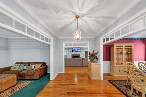 Smart TV, fireplace, offices