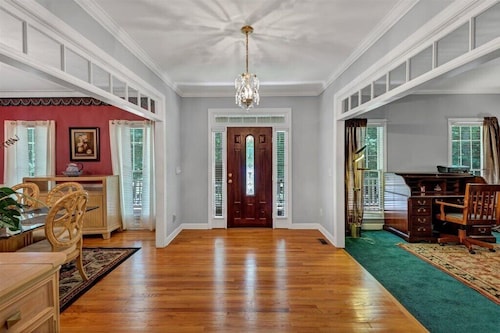 Family Retreat let this serene cul-de-sac jewel rejuvenate your mind and spirit.