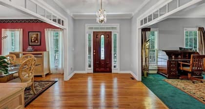 Family Retreat let this serene cul-de-sac jewel rejuvenate your mind and spirit.