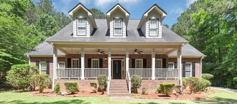 Family Retreat let this serene cul-de-sac jewel rejuvenate your mind and spirit.