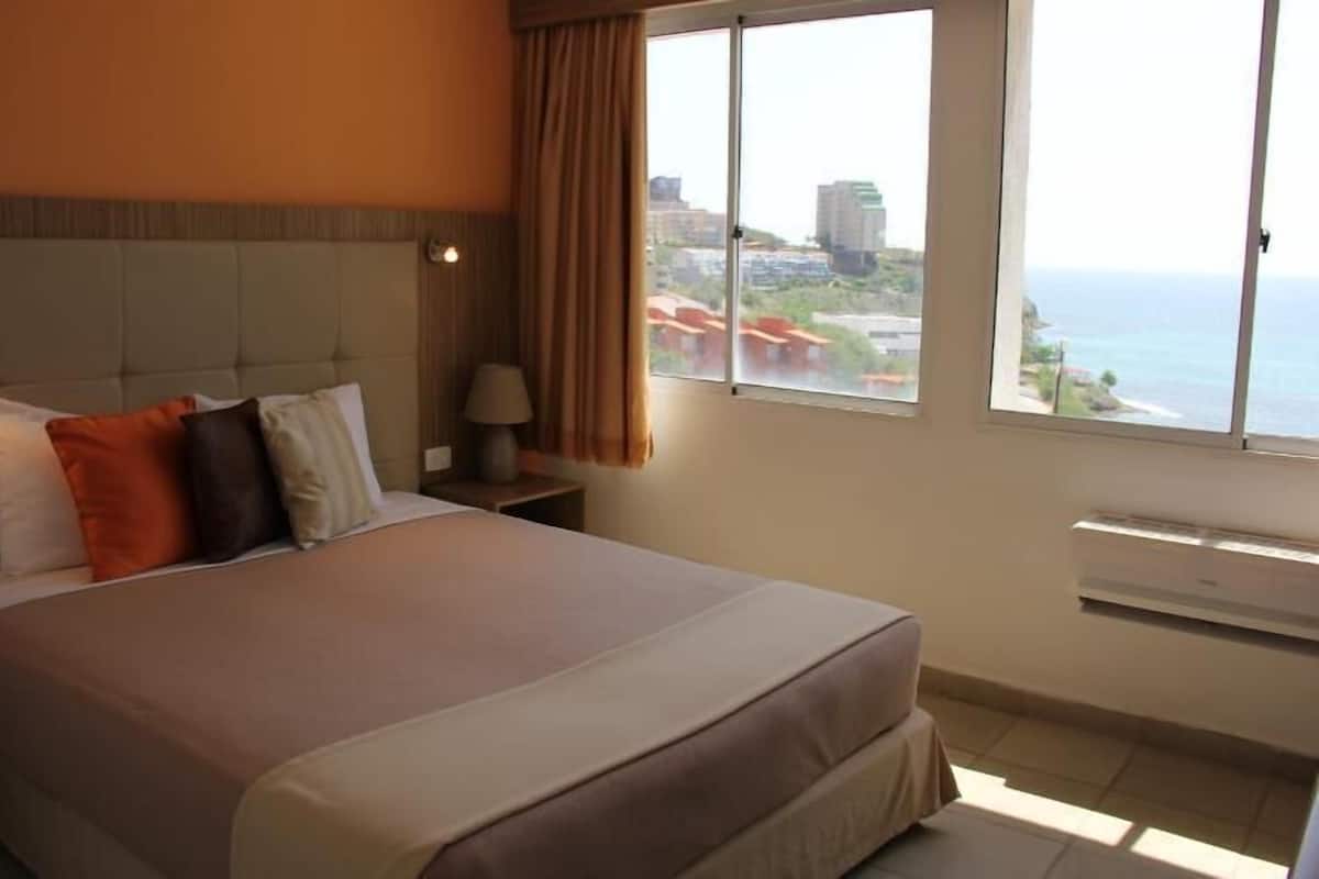 Enkeltrom – standard, resort-utsikt | Safe på rommet, skrivebord for bærbar PC og strykejern/-brett