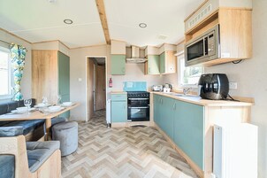 Cookware/dishes/utensils