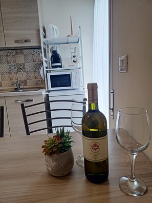 Mikrowelle, Ofen, Herdplatte, Geschirrspüler