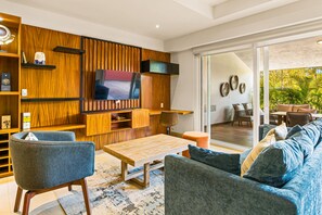 Una televisión, una mesa de tenis de mesa