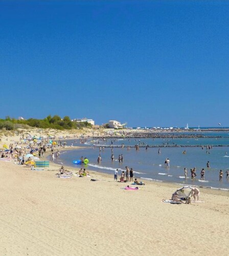 Sea view, 100 metres from the beach