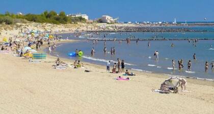 Sea view, 100 metres from the beach
