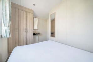 2 habitaciones, decoración personalizada y muebles diferentes 