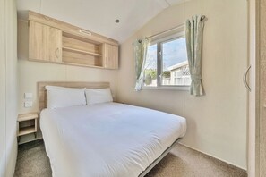 2 bedrooms, individually decorated, individually furnished, free WiFi - The Lookout - Hayling Island (Hayling Island)