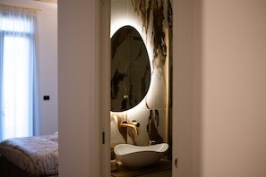 Royal Suite, Balcony, City View | Bathroom | Shower, free toiletries, hair dryer, bathrobes - Butera505luxurysuites (Bagheria)