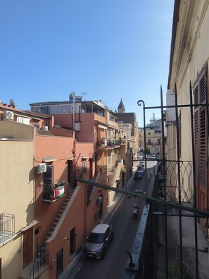 غرفة مزدوجة فاخرة - بشرفة - منظر للمدينة | المنشأة من الخارج