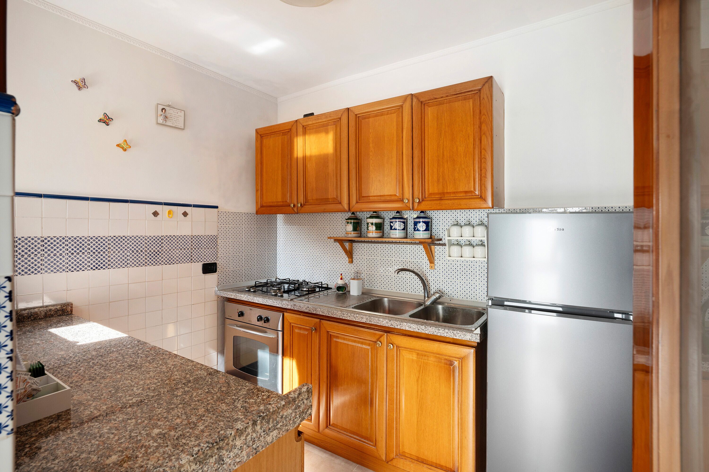 Frigorífico, horno, placa de cocina y cafetera o tetera