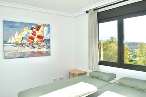 2 chambres, fer et planche à repasser, Wi-Fi, draps fournis