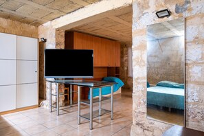 1 bedroom, free WiFi, bed sheets - 'Biancolino' Apartment with Wi-Fi and Air Conditioning (Nardò)