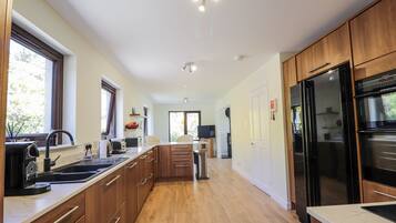 Dishwasher, cookware/dishes/utensils