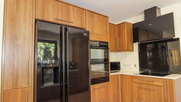 Dishwasher, cookware/dishes/utensils