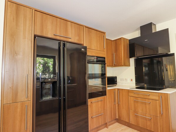 Dishwasher, cookware/dishes/utensils
