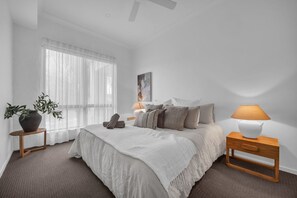 3 bedrooms, iron/ironing board, Internet, bed sheets
