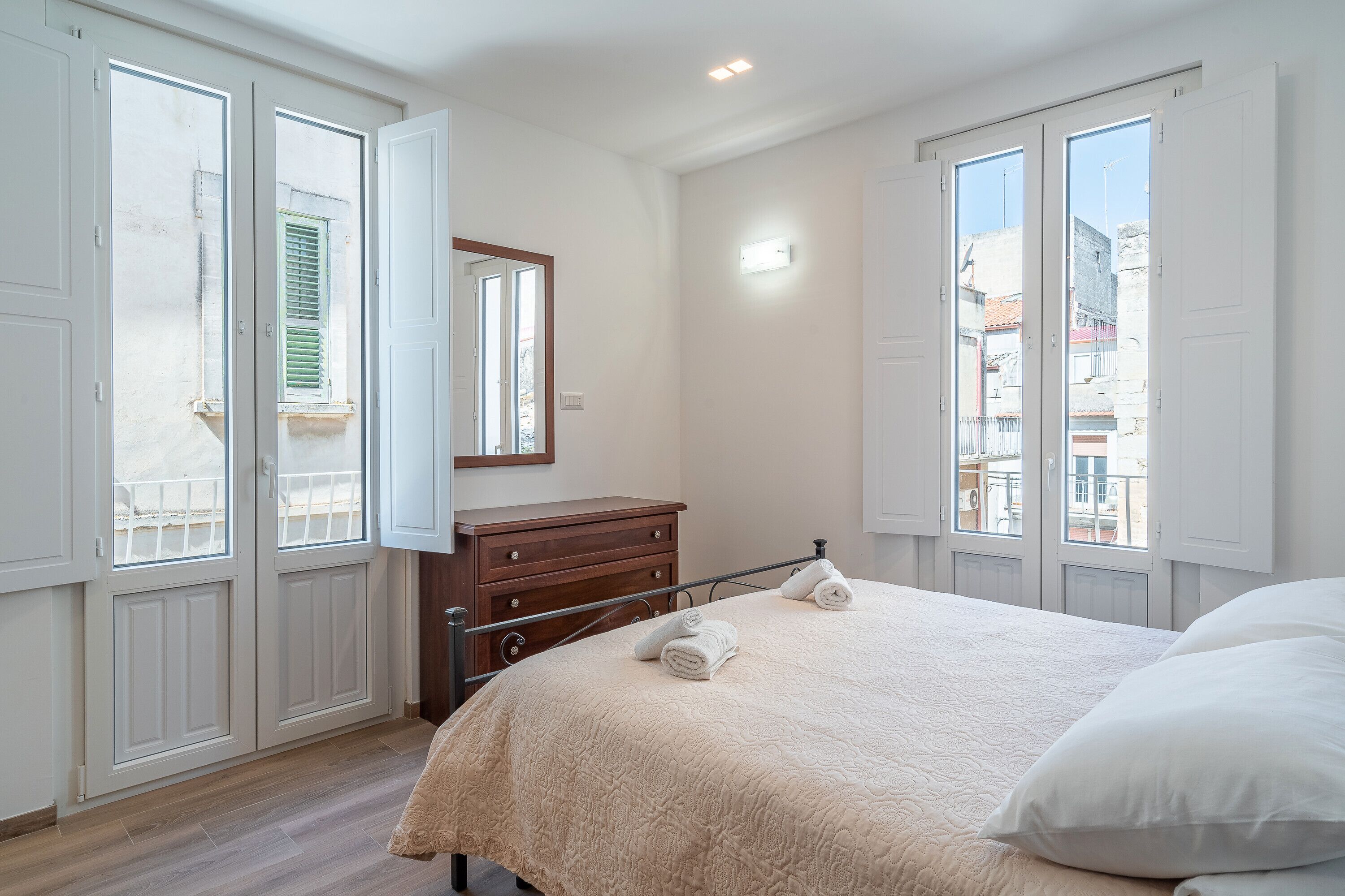 3 chambres, fer et planche à repasser, Wi-Fi gratuit, draps fournis